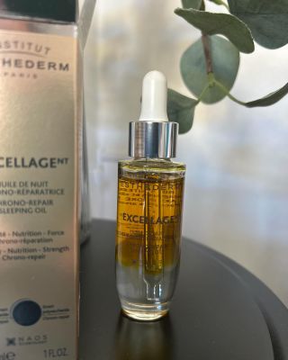 Úplná regenerácia pleti počas spánku 💛 #hustota #vyziva #sila #nocnaobnova #excellage #regeneracnyolej