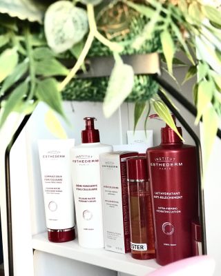 Telová produktová rada Institut esthederm zabezpečuje: ❤️jemnosť pokožky pomocou telového pílingu ❤️remodeluje uvoľnenú...